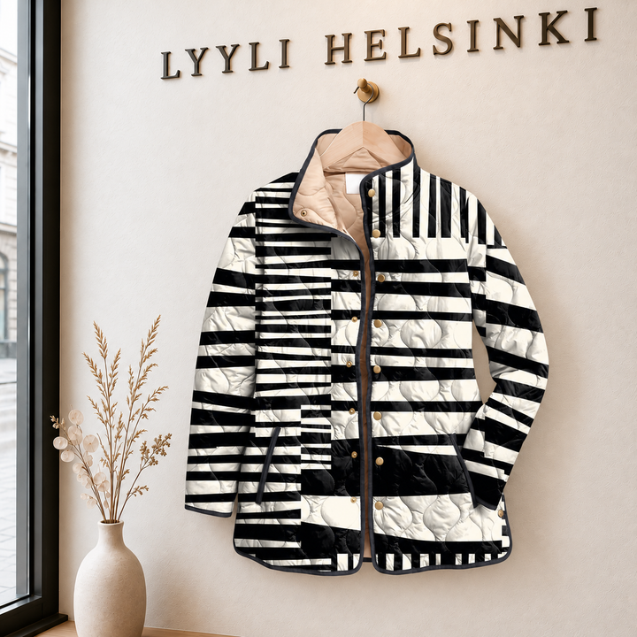 Hellevi | Mustavalkoinen graafinen raitakuosinen tikkitakki